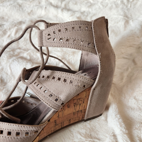 Madden Girl Rally Taupe Lace Up Wedge Peep Toe Sandals Size 9.5 - Picture 7 of 12